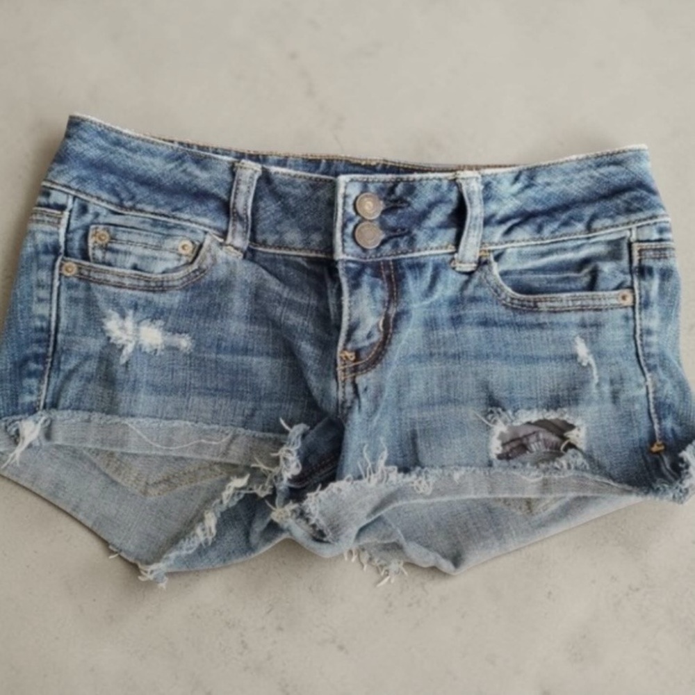 American Eagle - Artist 4 Low-rise, Short Distressed Jean Shorts - Size 4
